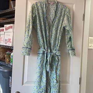 Cute lightweight Victoria secret robe.